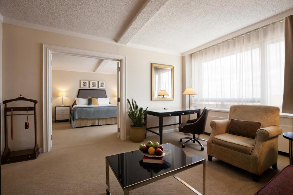 Fairmont, Suite, King Bed