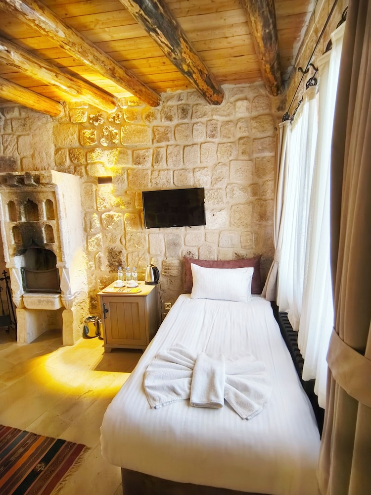 Acropolis Cave Suites 14/50