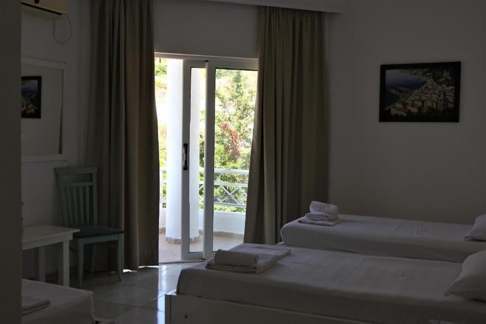 Hotel Saranda 57/79