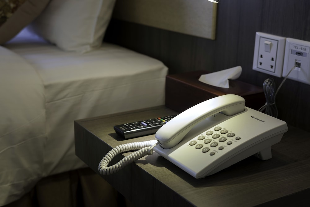 Paradise Hotel 16/32