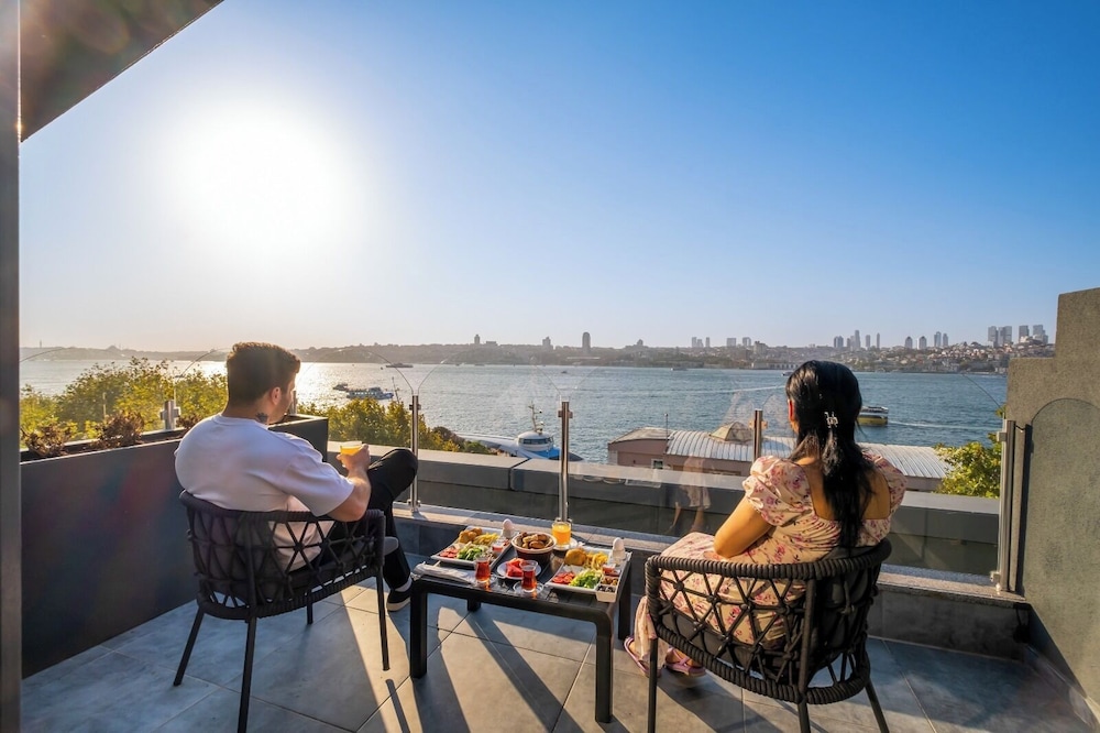 216 Bosphorus Suite 23/50