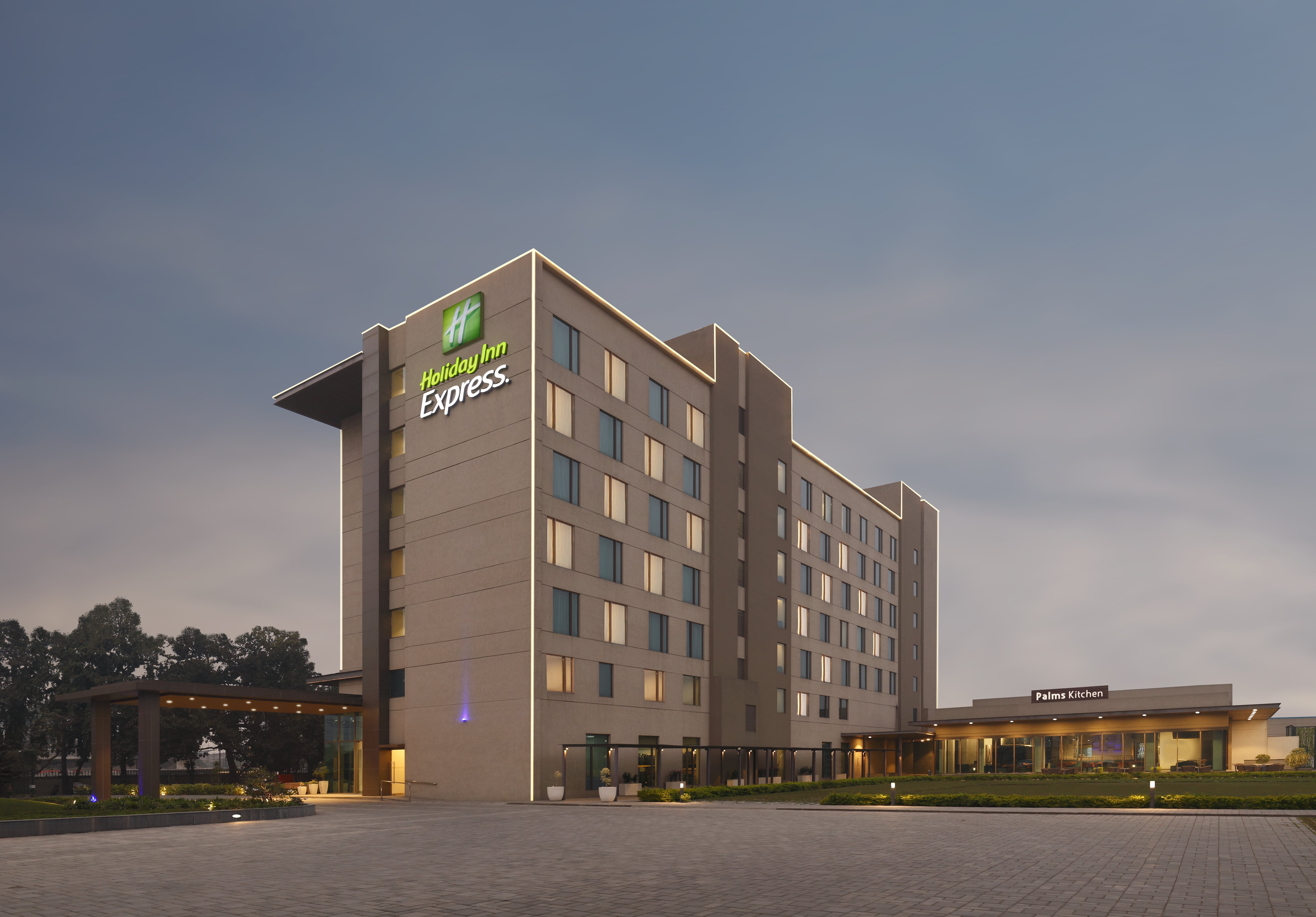 Holiday Inn Express Kolkata Airport 3/56
