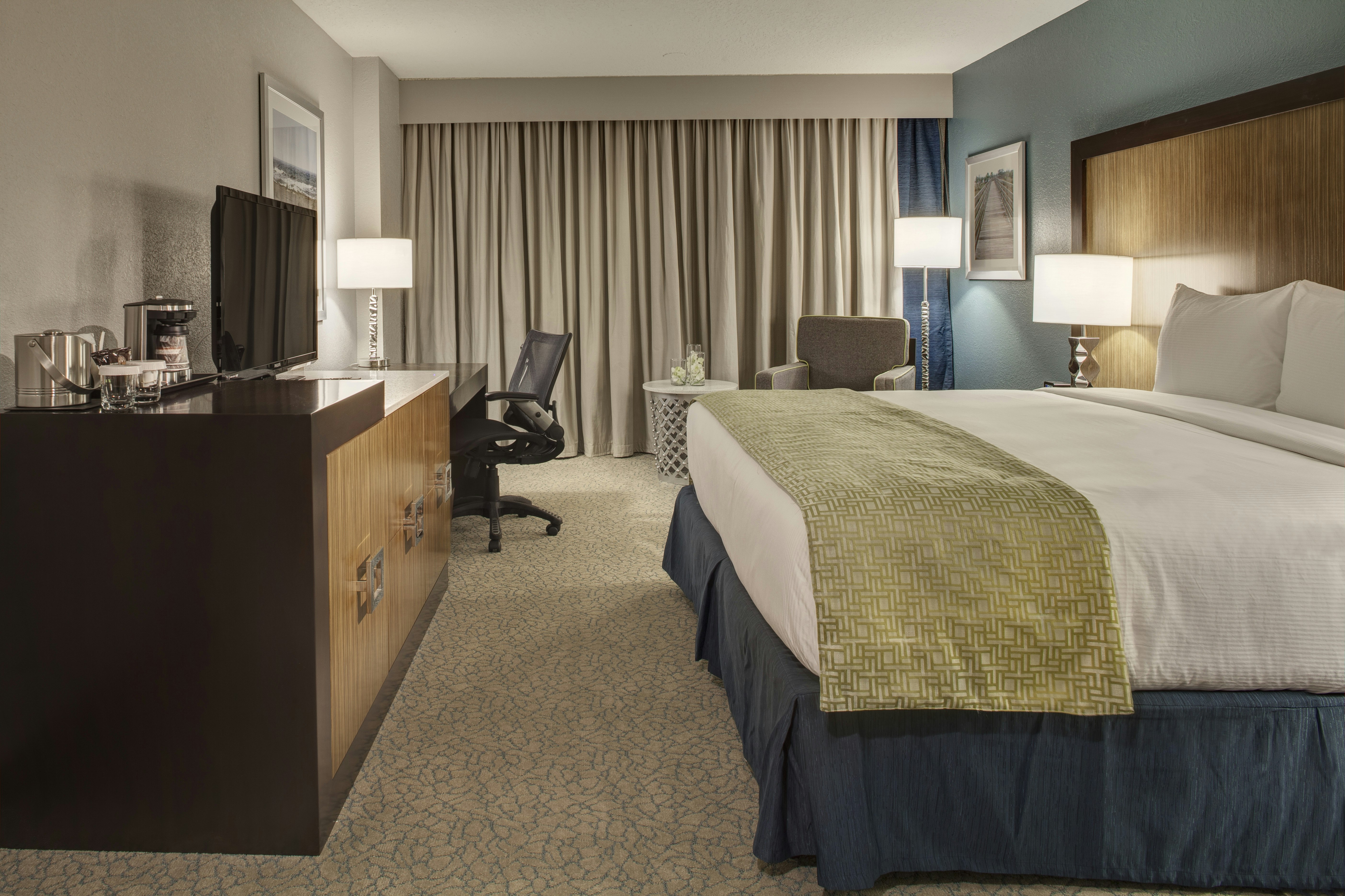 ROOM, KING BED, ACCESSIBLE
