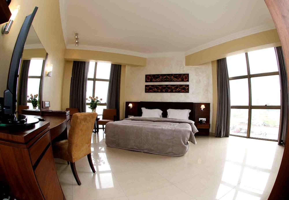 The Avenue Suites 16/46