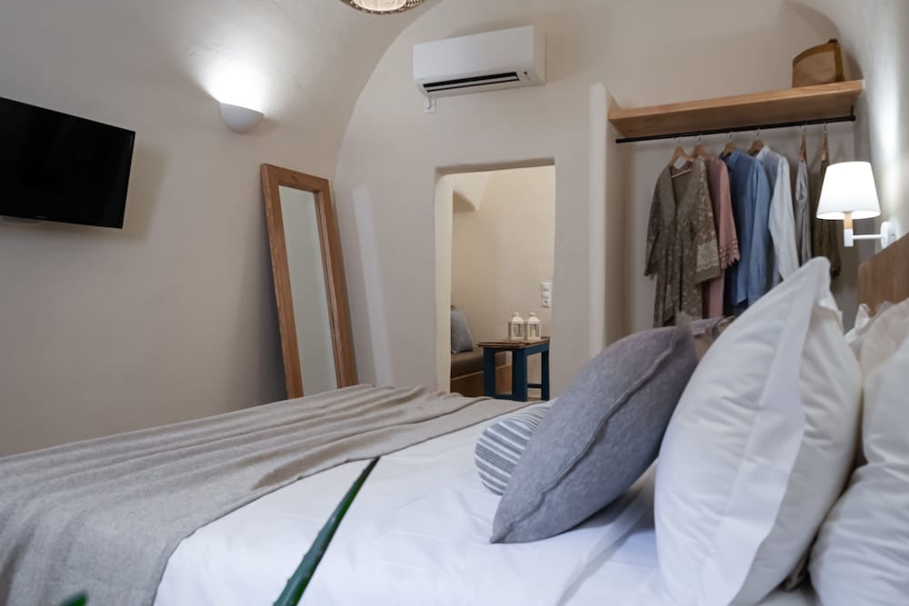 Nalas Cave Suite - Adults Only 8/50