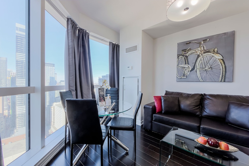 Canada Suites on Bay 35/50