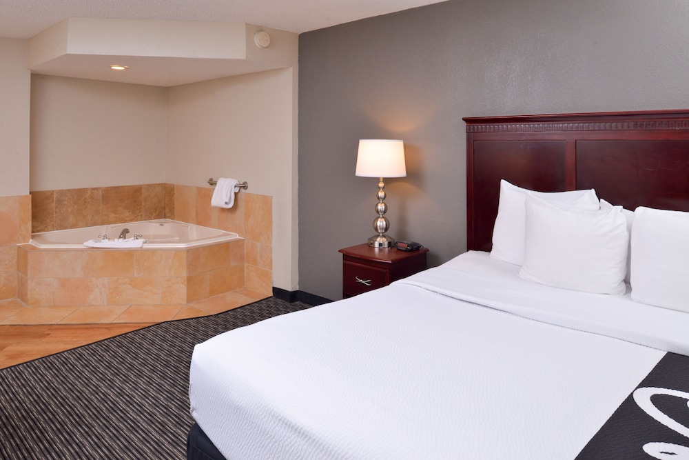La Quinta Inn & Suites by Wyndham Indianapolis South 22/46