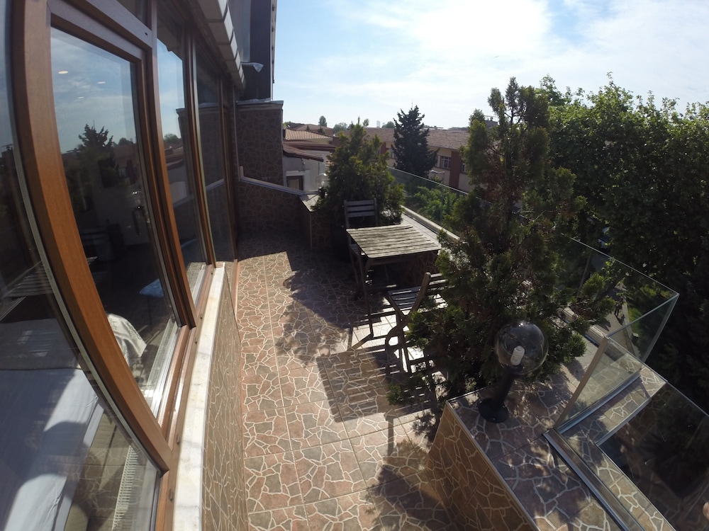 Meydan Suites 44/50