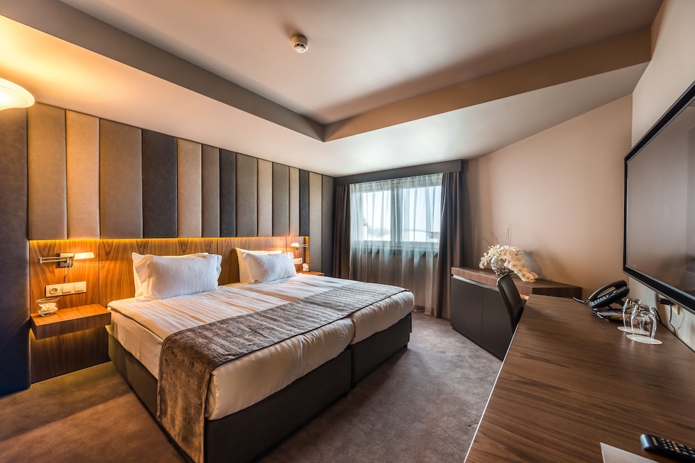 All Seasons Residence Hotel 18/68