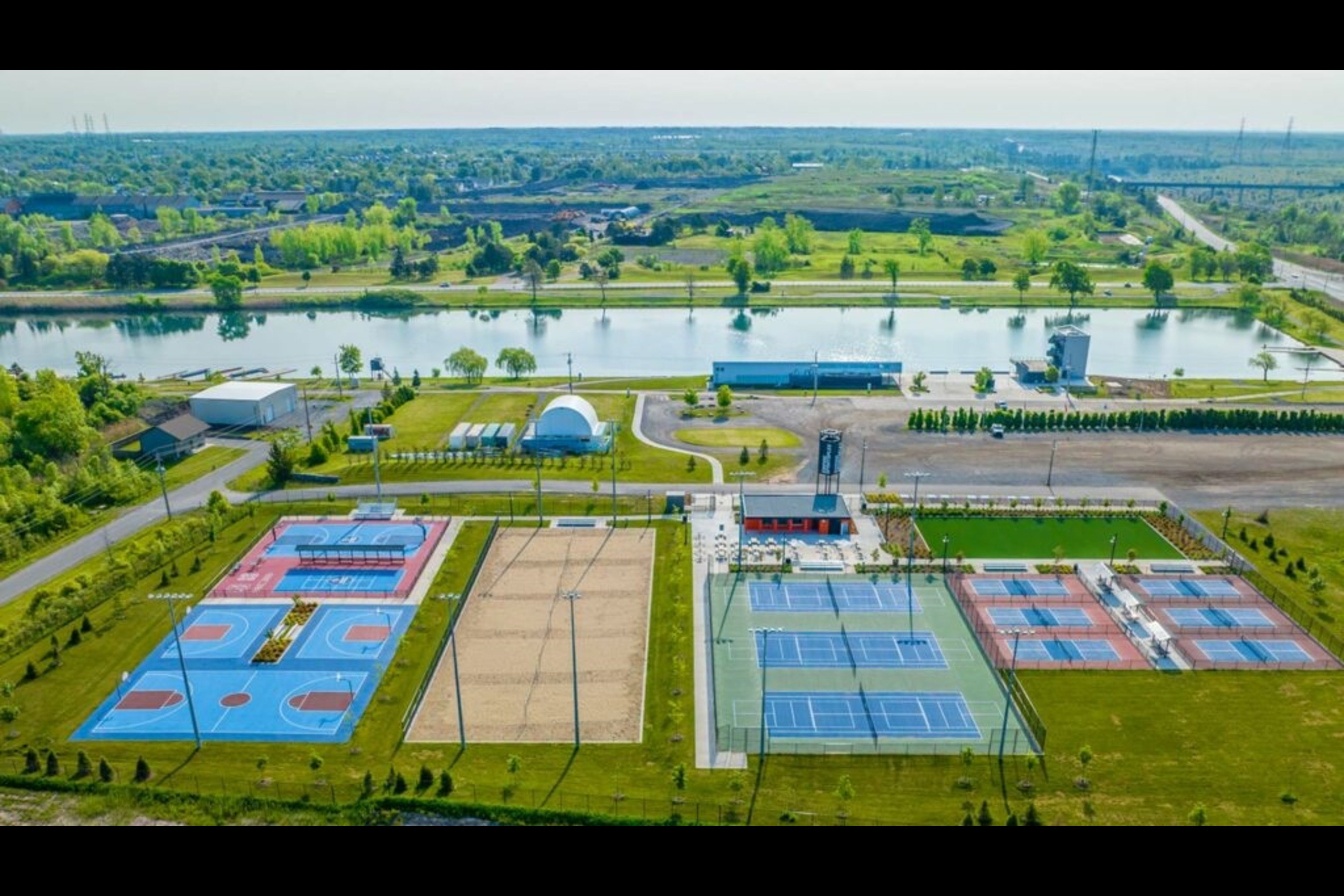 Holiday Inn Express and Suites Welland 58/65