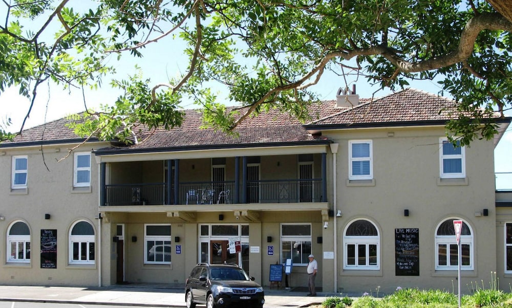 The Huskisson 6/62