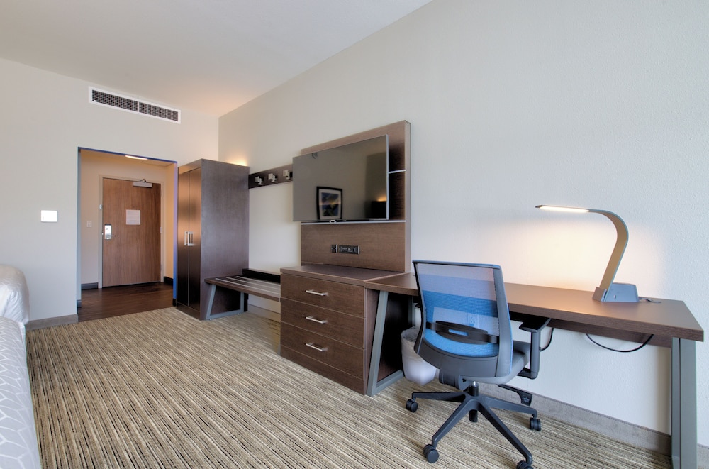 Holiday Inn Express and Suites Onalaska - La Crosse Area 66/71