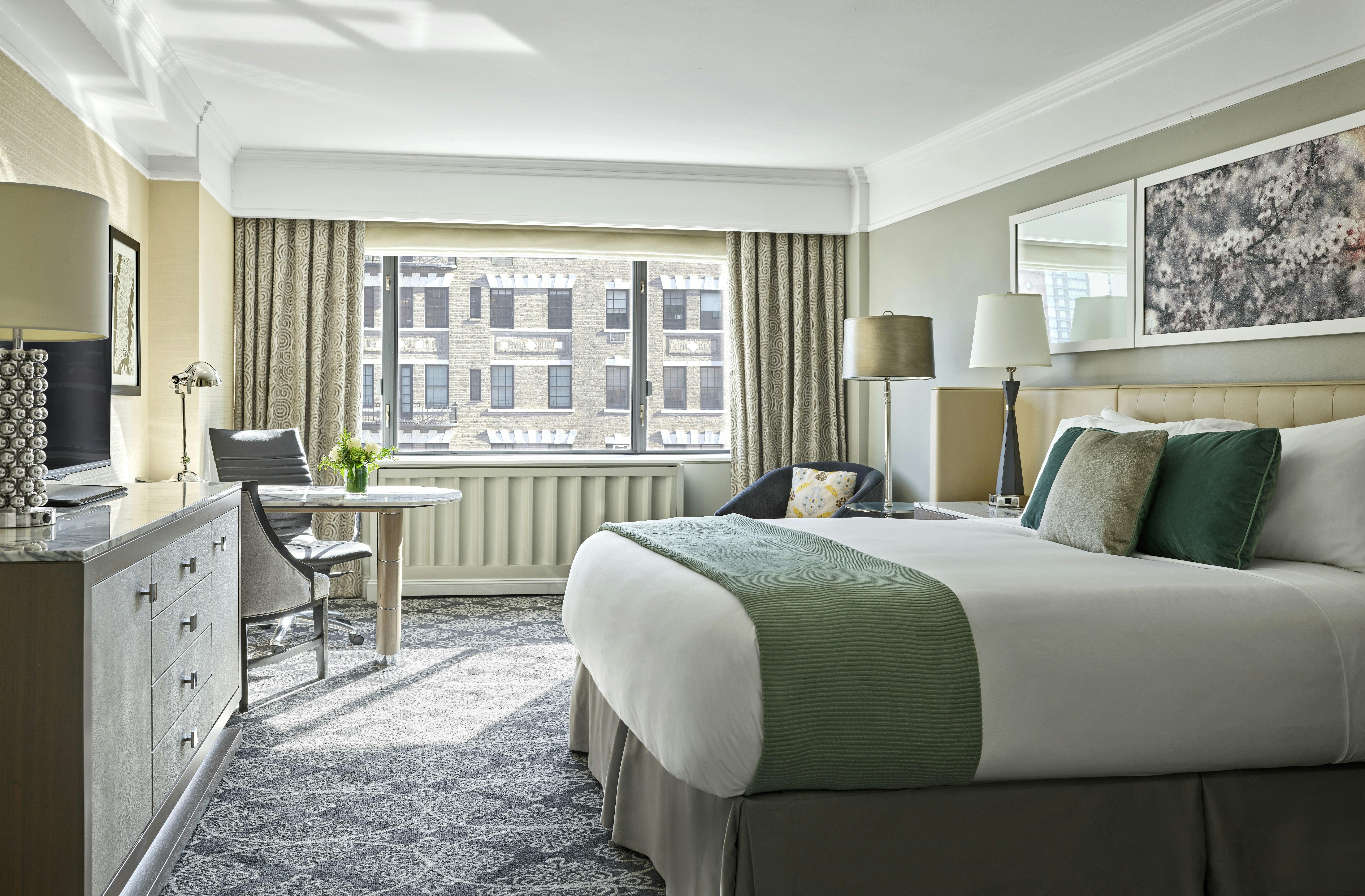 Avenue, King Bed