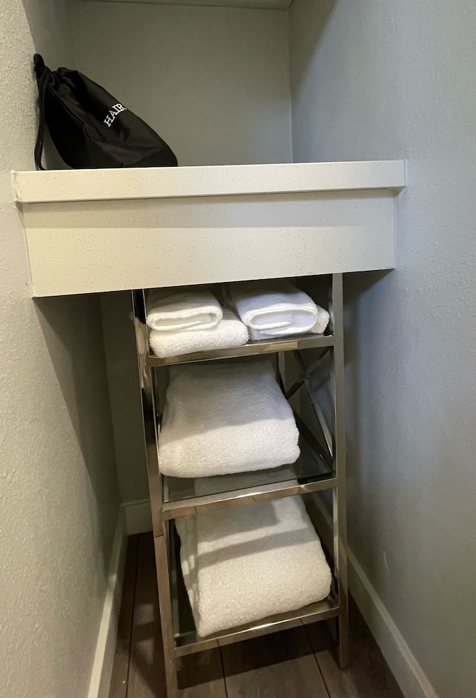 Tides Inn Suites 36/75