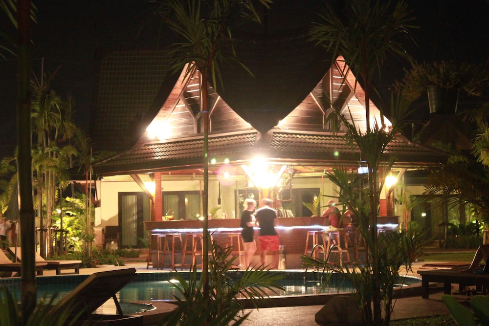 Airport Resort And Spa 66/69