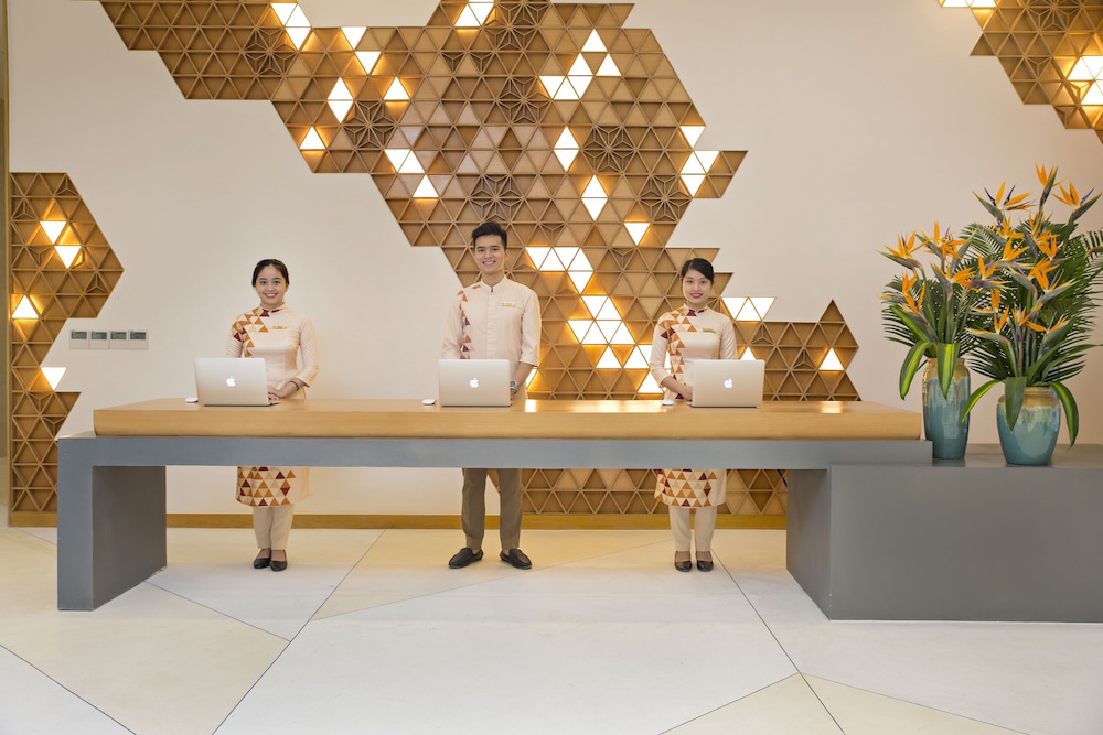 TMS Hotel Da Nang Beach 58/68