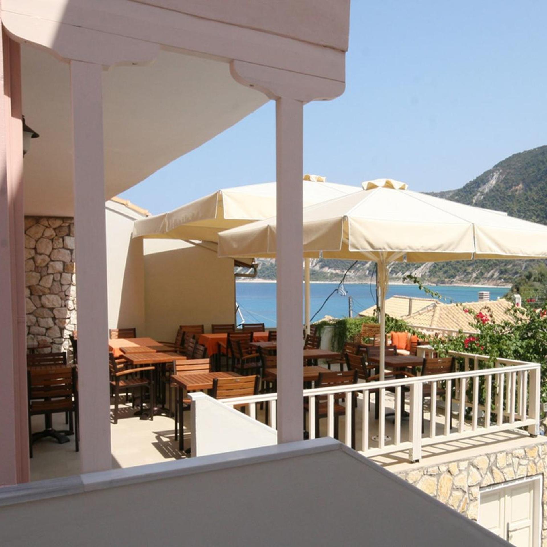 Ionis Hotel 12/42