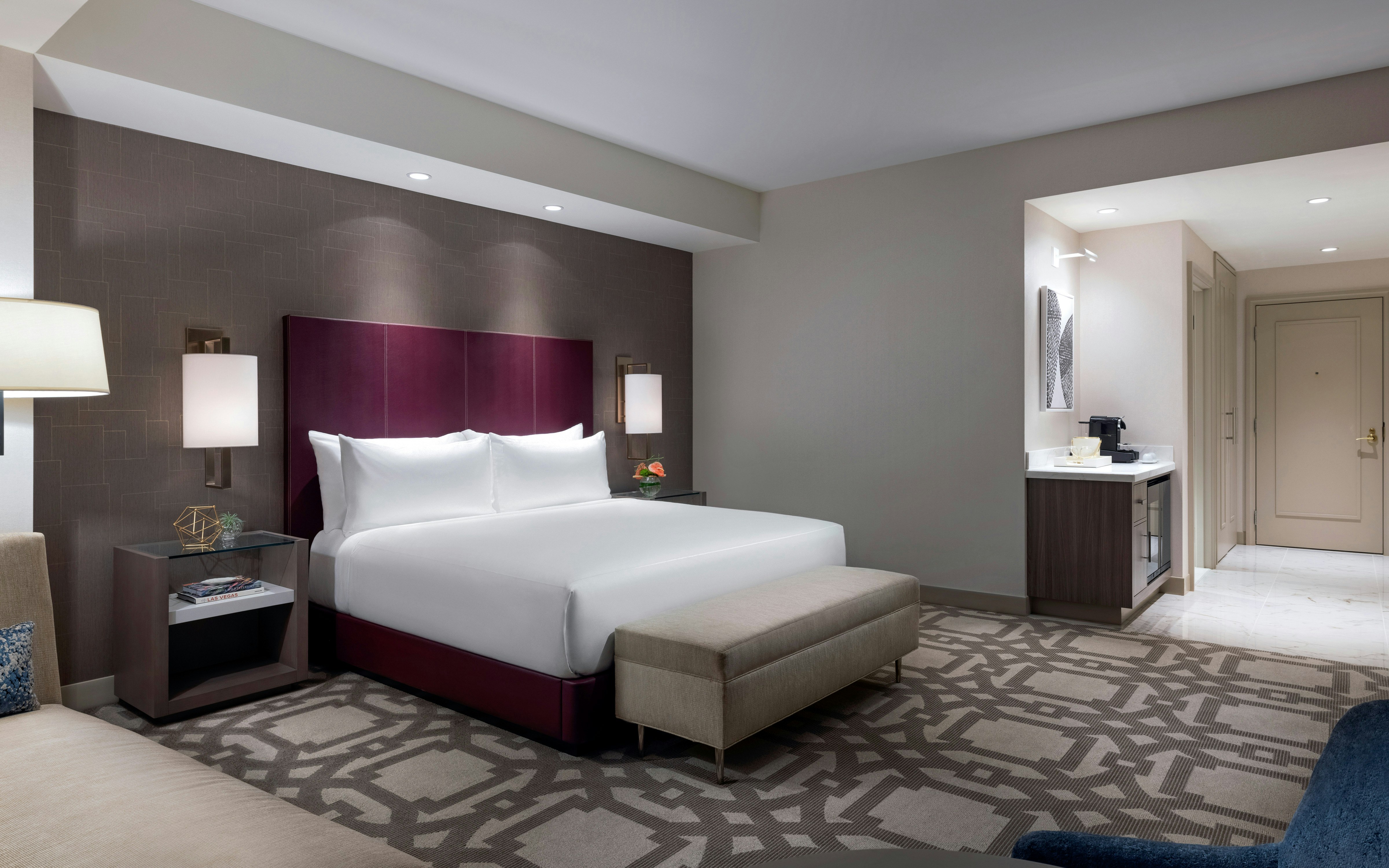 SUPERIOR, KING BED, CITY VIEW
