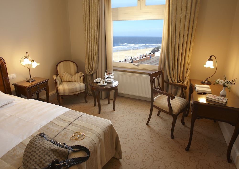 Miramar Hotel 12/42