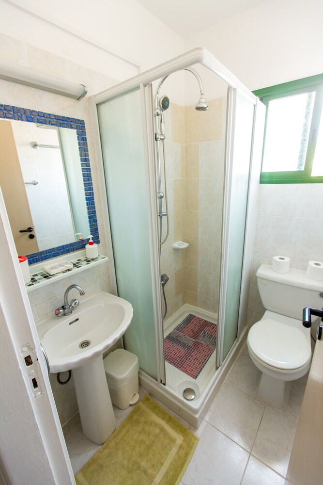 Fitos Inn Guest House 49/50
