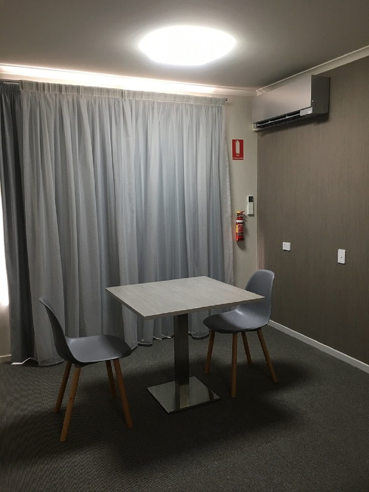 Argosy Motor Inn 34/42