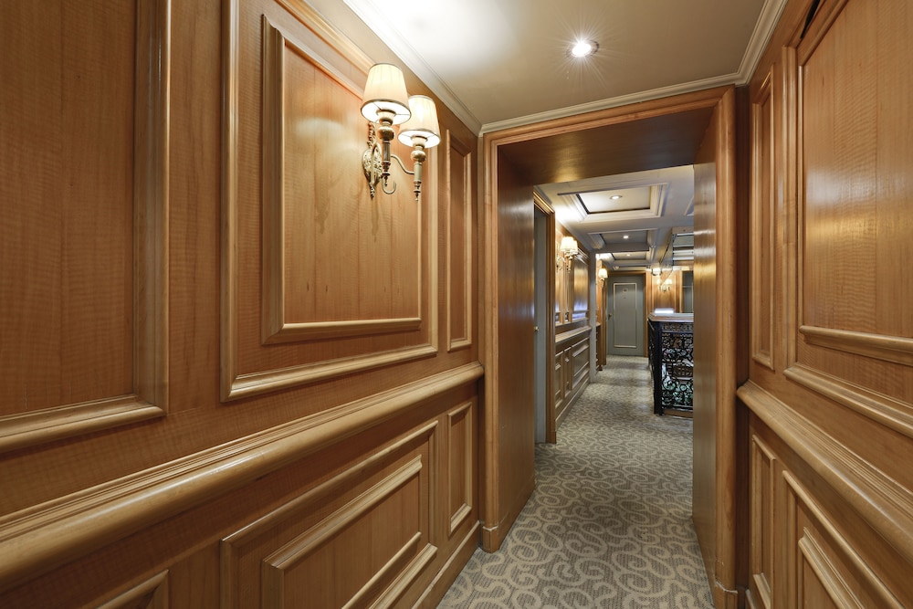 Forbes Hotel 16/20