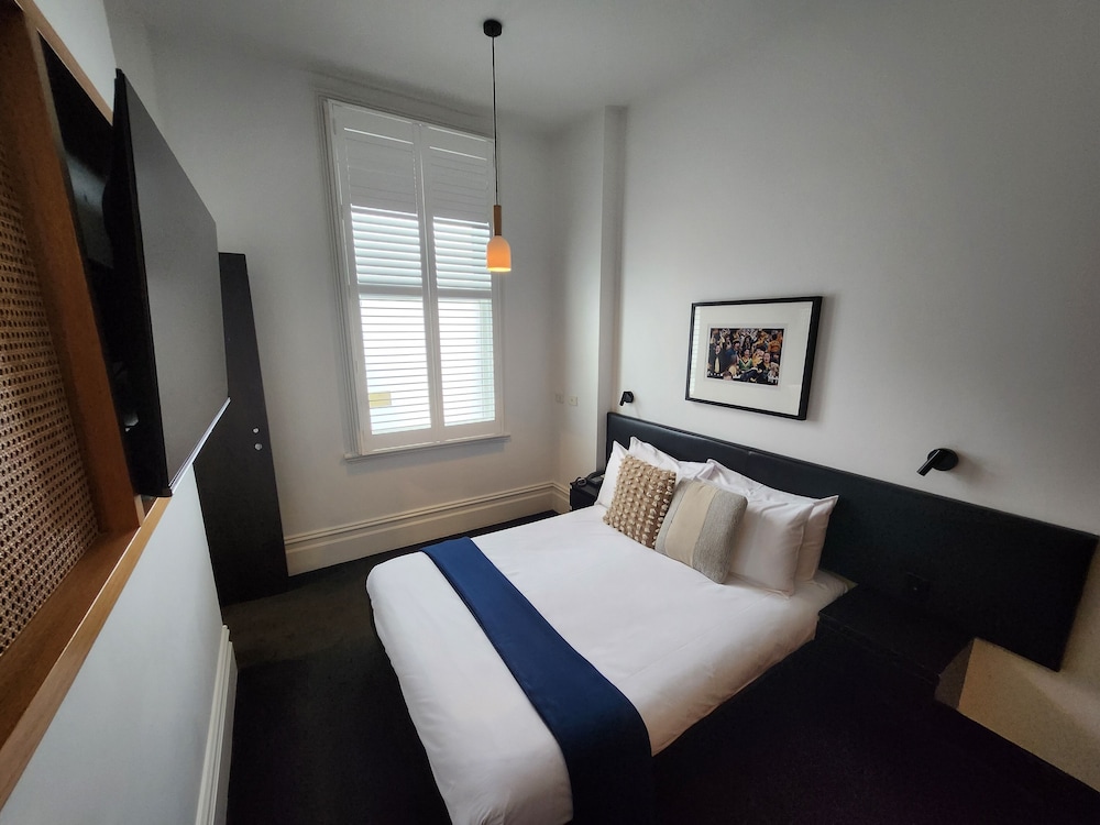 Middle Park Hotel 31/63