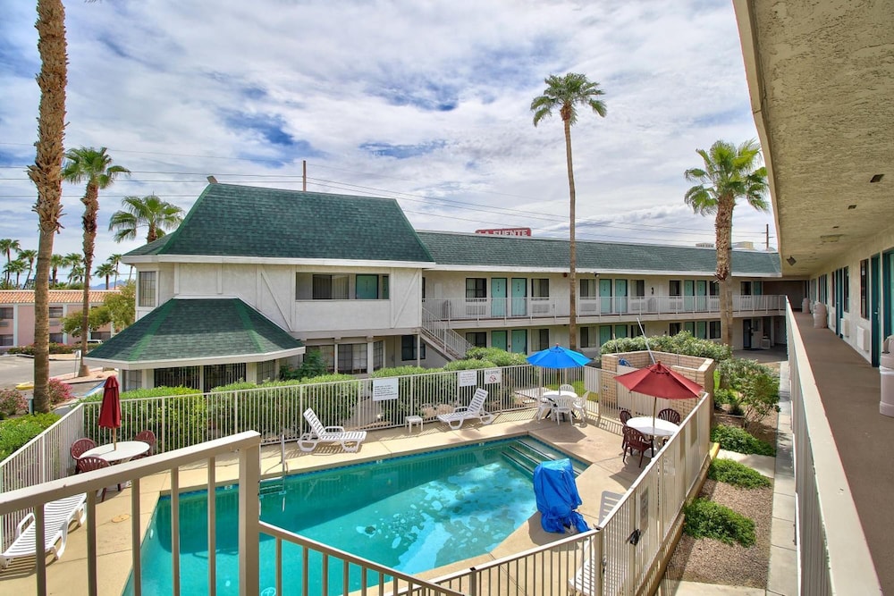 Motel6 Yuma, AZ - East 6/66