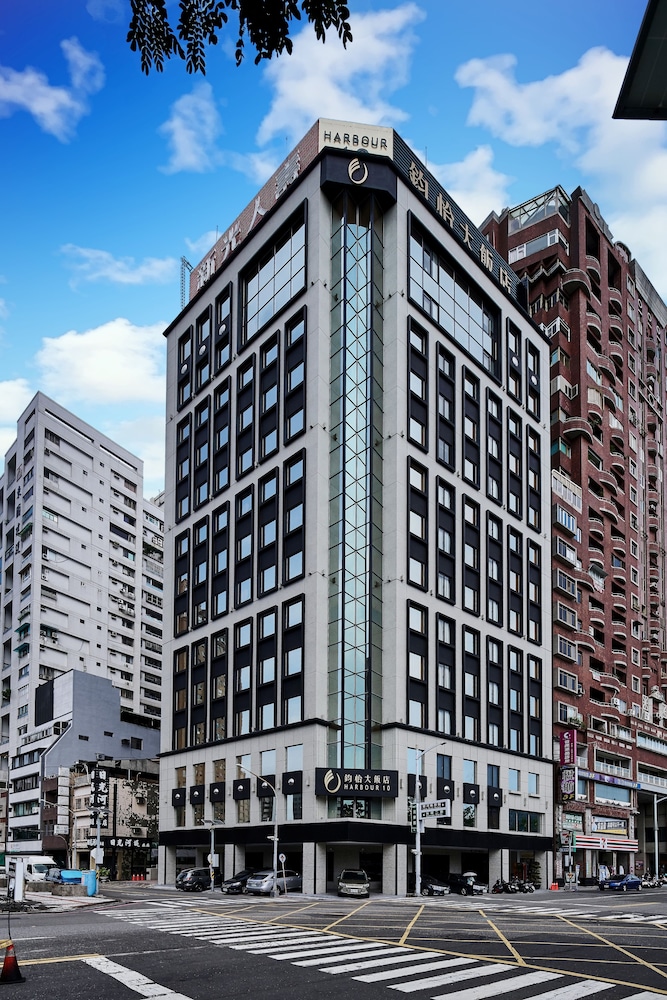HARBOUR 10 HOTEL 62/69