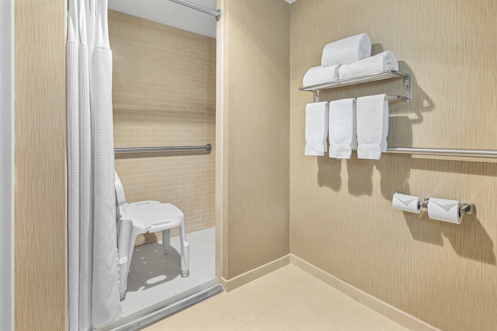 Crowne Plaza Hotel Greenville I 385 Roper Mtn Rd 75/77