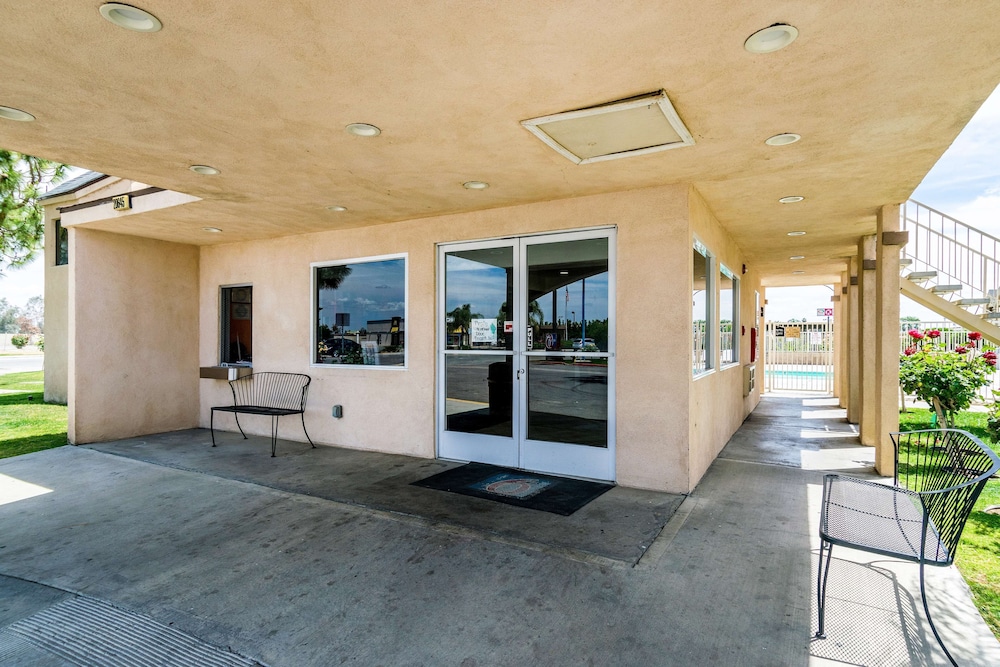 Motel6 Buttonwillow, CA - Central 38/50
