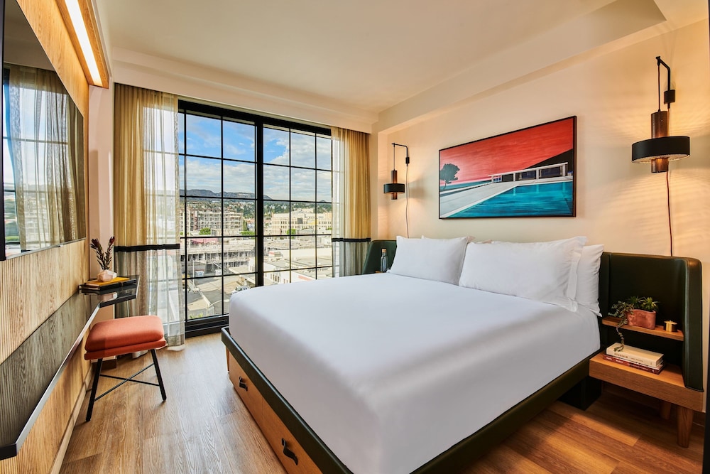HOLLYWOOD VOLUME, a Tribute Portfolio Hotel 7/50