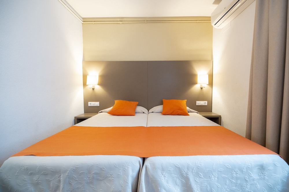 ECONOMY, DOUBLE OR TWIN BED