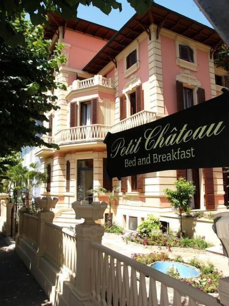 Petit Chateau B&B 2/42