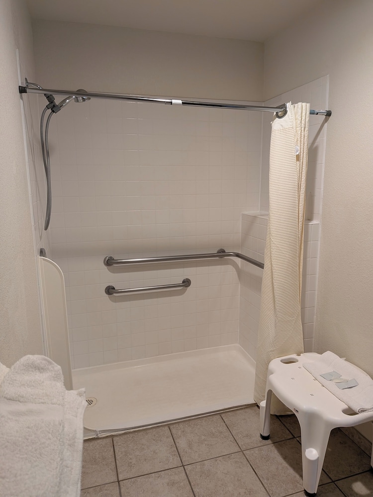 Catalina Inn 38/40