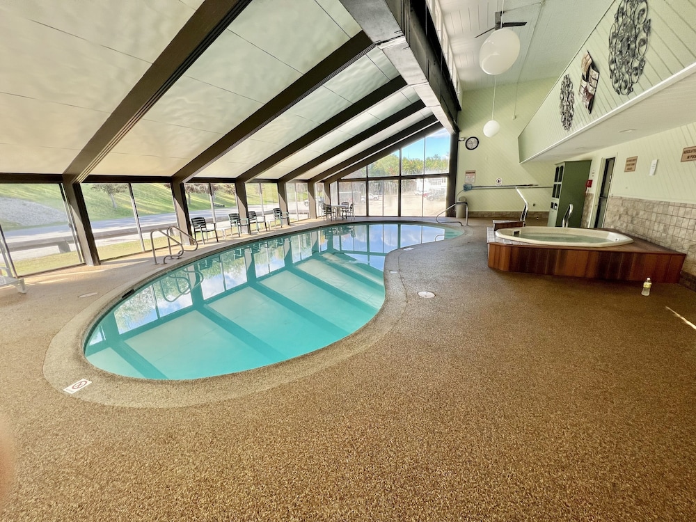 Town and Country Inn and Resort 23/50