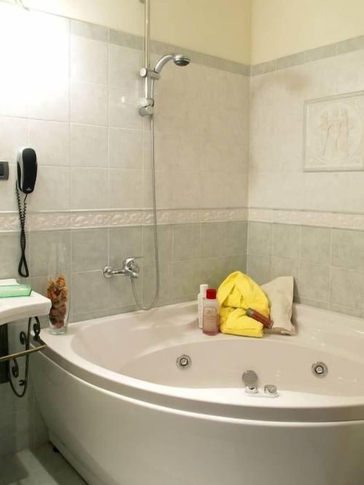 Petit Chateau B&B 36/42