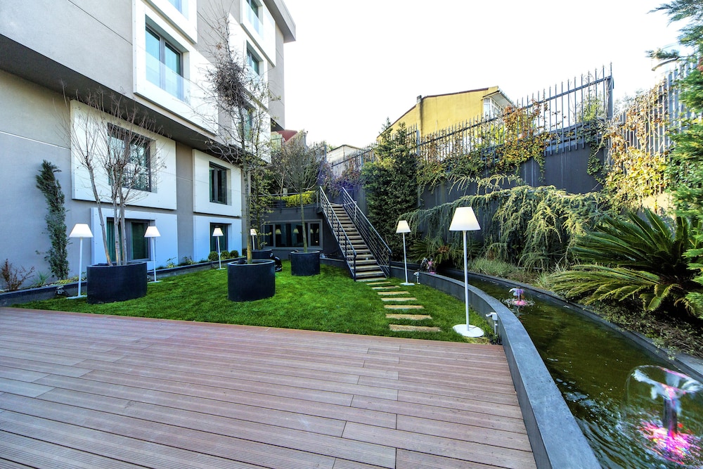 The City Suites 57/61
