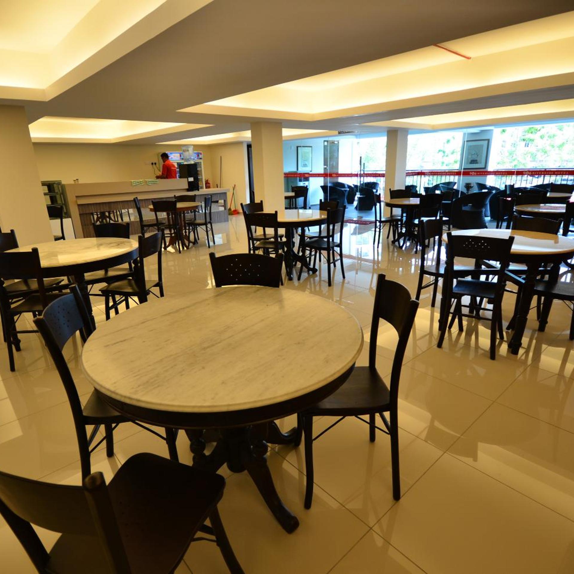 906 Riverside Hotel 29/51