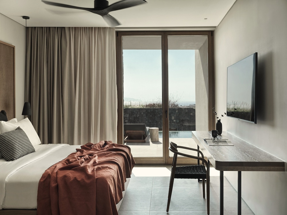 Magma Resort Santorini in of the Unbound Collection by Hyatt 24/64