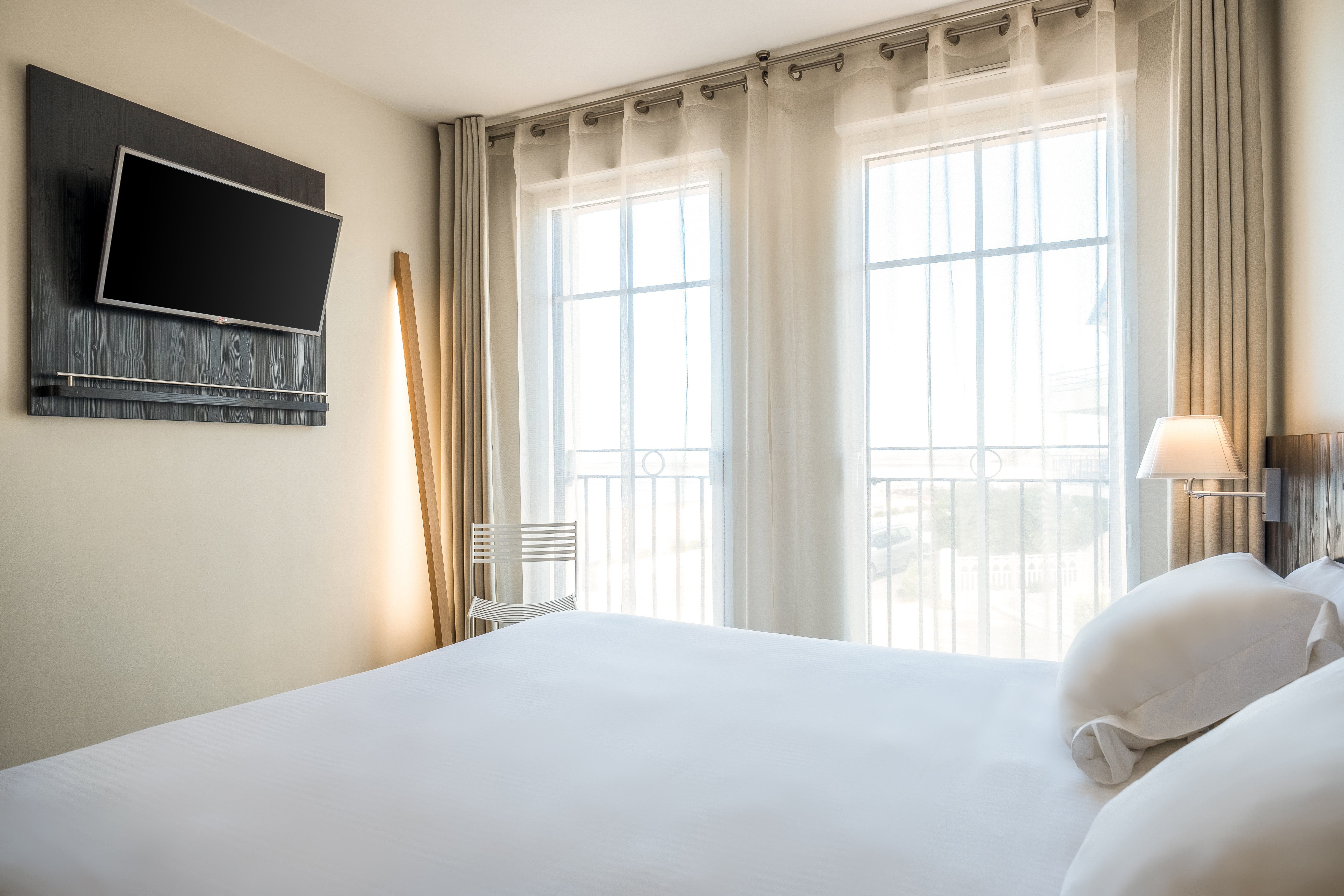 CLARION COLLECTION HOTEL LES FLOTS 5/27
