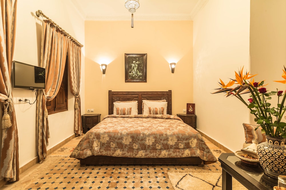 RIAD NASREEN 13/76