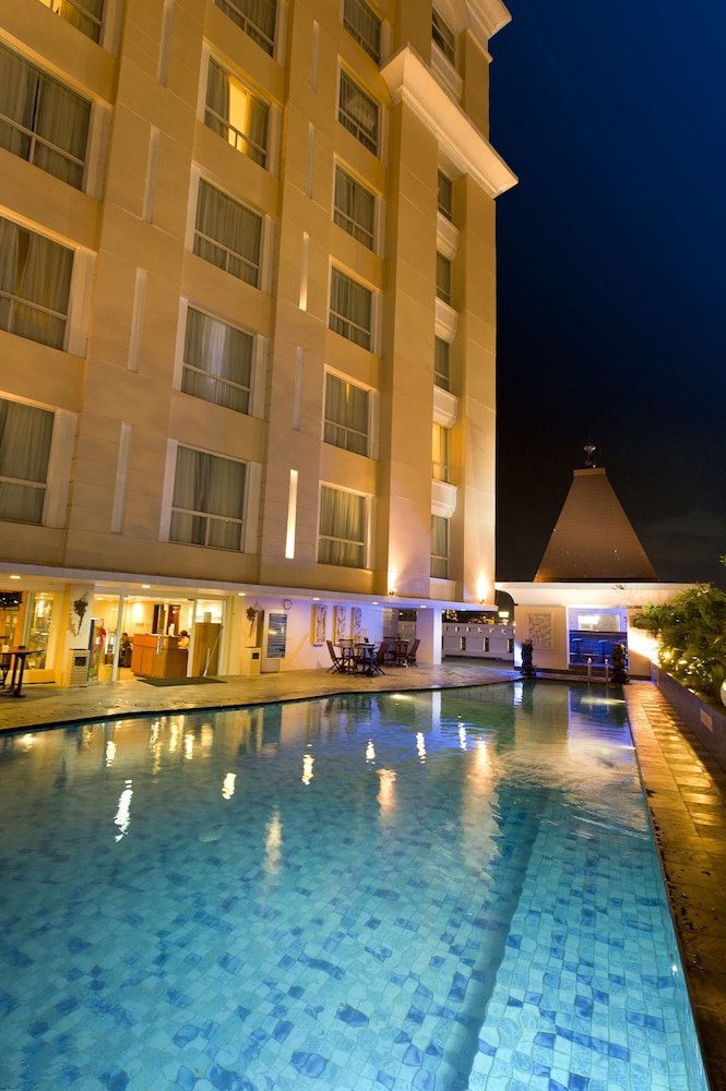 NOVOTEL SEMARANG 5/76