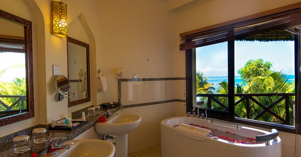 Sea Cliff Resort and Spa Hotel 20/80
