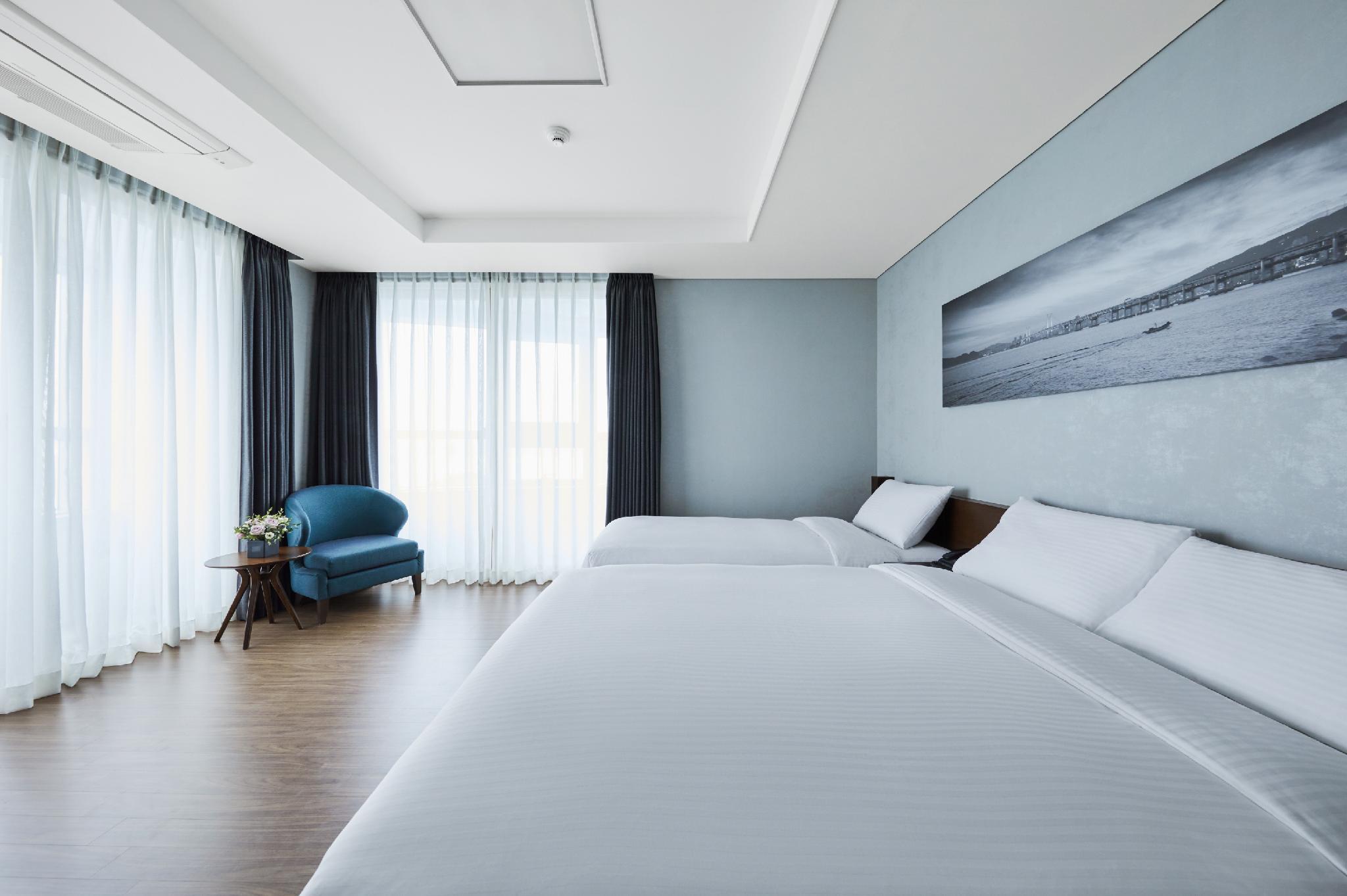 Family Suite, Premier, 1 Double and 1 Single Bed