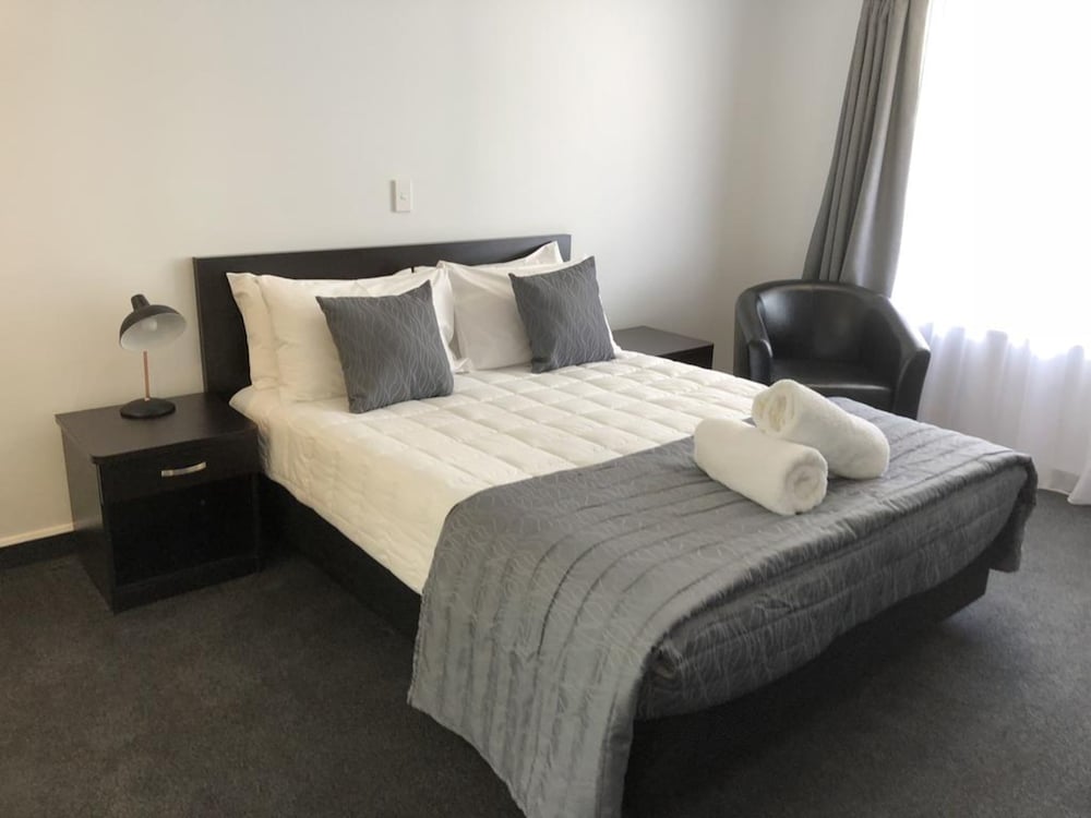 DURHAM MOTOR INN 6/29
