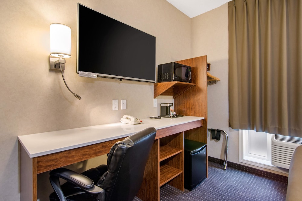 Econo Lodge Fox Creek, AB 27/28