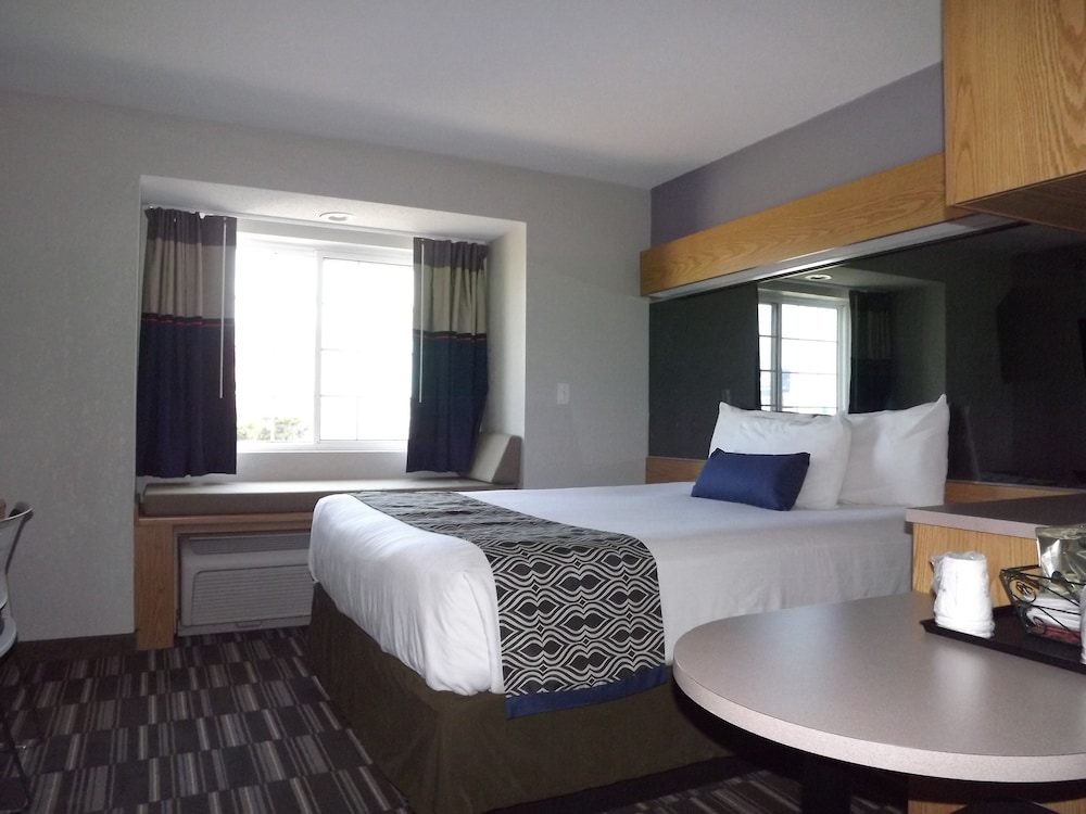 جناح استوديو بسرير كوين لذوي الإعاقة