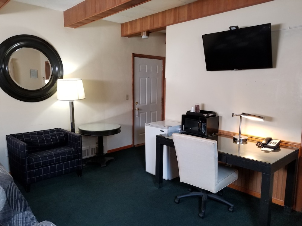 Hillcrest Motel 20/28
