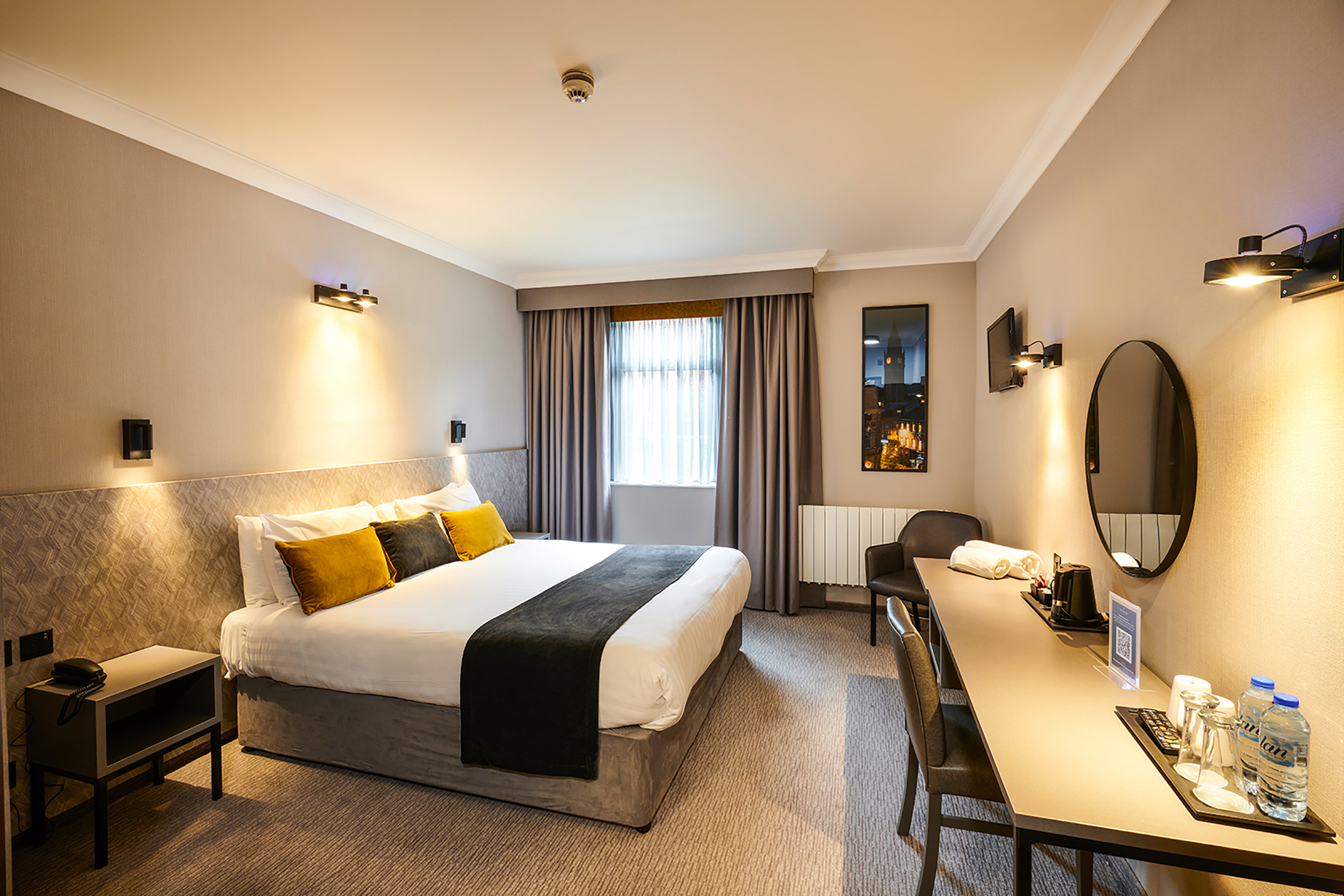 ROOM, DOUBLE BED
